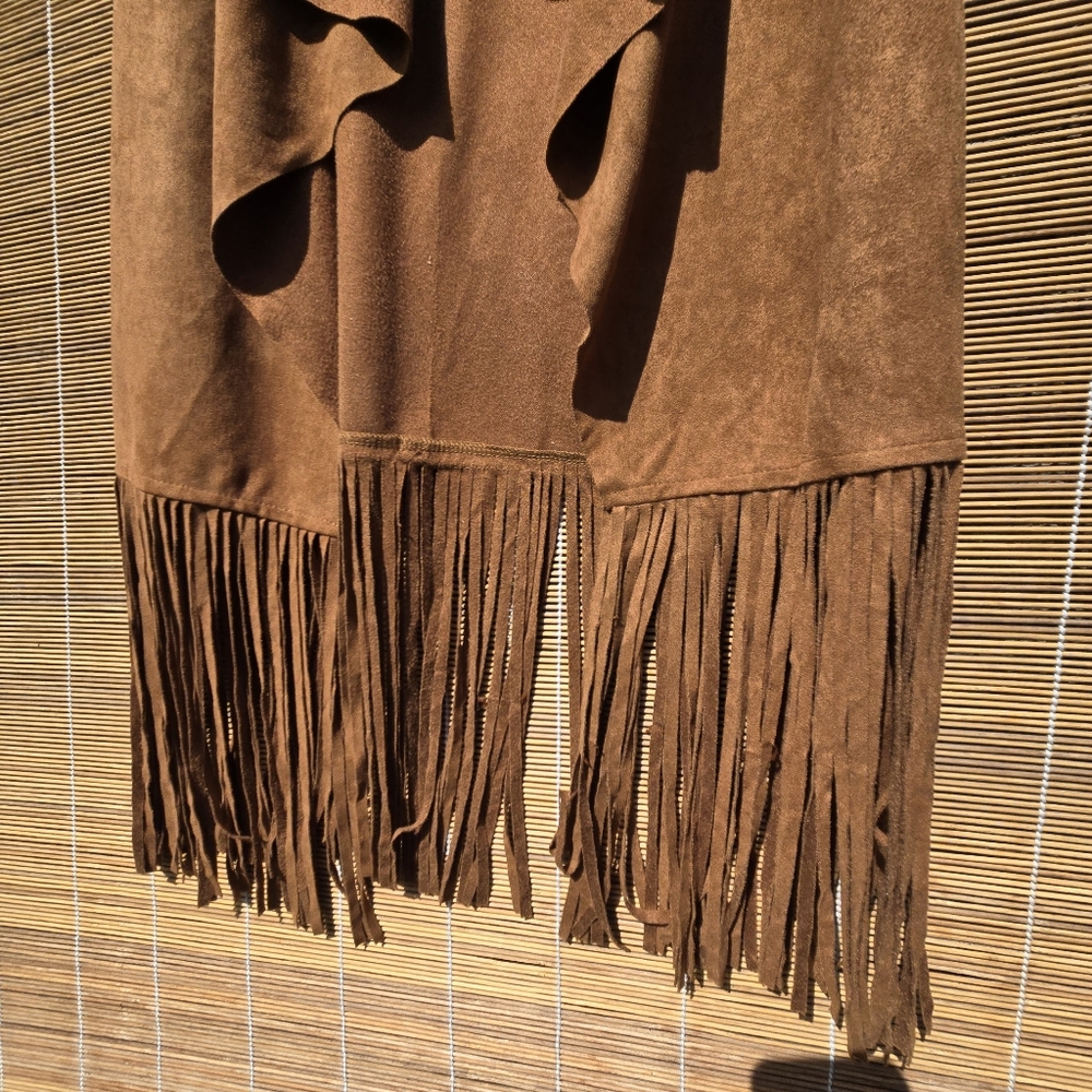 Faux Suede vest medium with fringe M - Picture 2 of 9